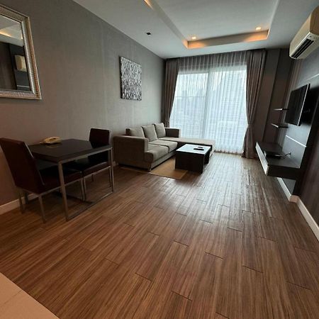 J Residence Thonglor 8 Banguecoque Exterior foto