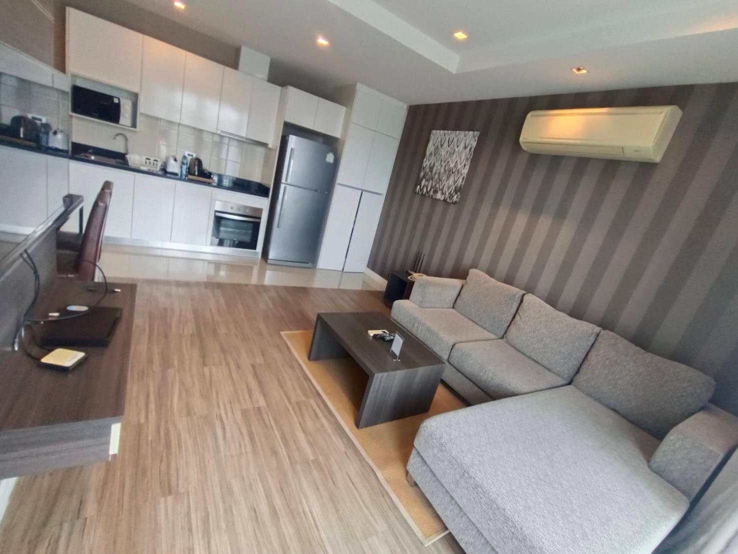 J Residence Thonglor 8 Banguecoque Exterior foto