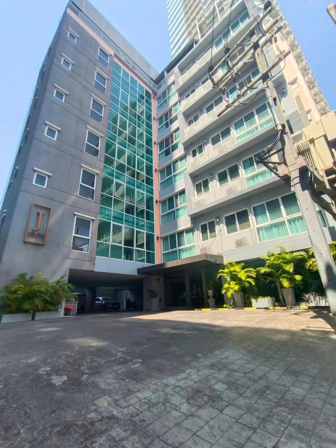 J Residence Thonglor 8 Banguecoque Exterior foto